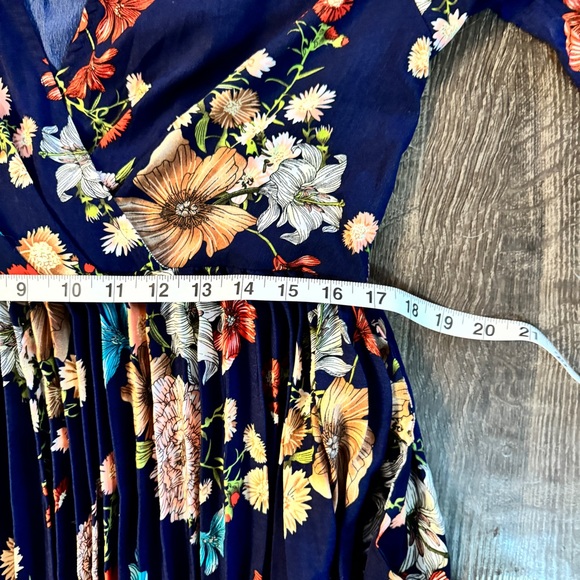 Beautiful Long Sleeve Pleated Floral Maxi Dress size US 12 - Picture 12 of 12